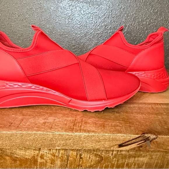 Steve Madden Bold Red Men's Sneakers - Picture 3 of 4